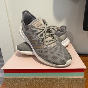 Adidas cloud foam women’s size 9